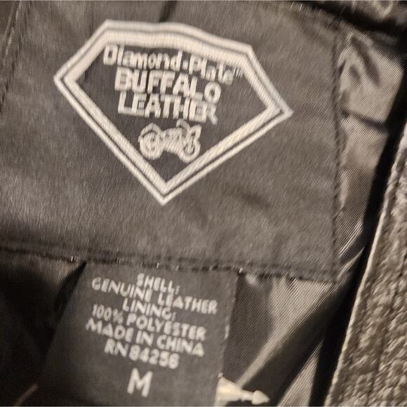 DIAMOND PLATE NWT MENS 100% AUTHENTIC LEATHER LACED BIKER VEST SIZE MEDIUM - Picture 9 of 11